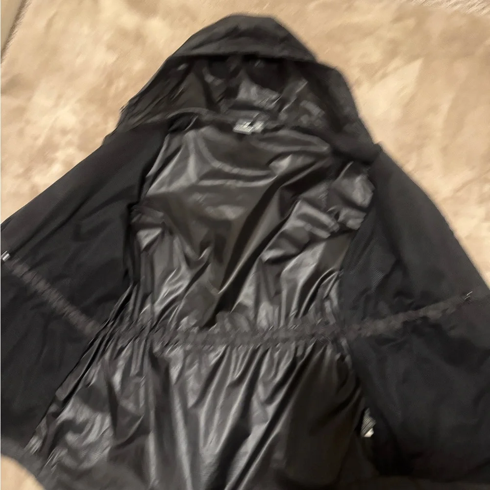 New Balance Black Utility Jacket with Hood and Water-Resistant Fabric - Picture 14 of 14